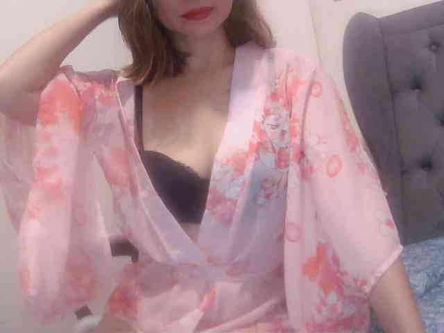 LivesAdrianne webcam