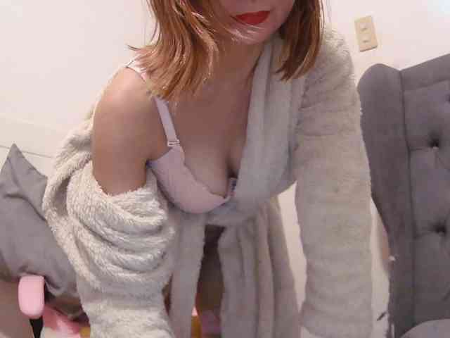 LivesAdrianne webcam