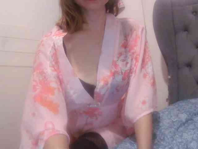 LivesAdrianne webcam