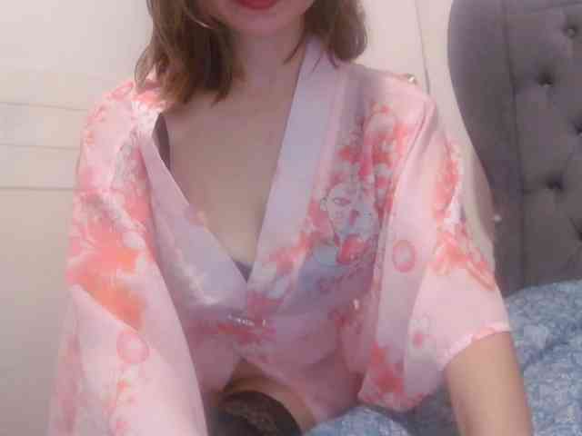 LivesAdrianne webcam