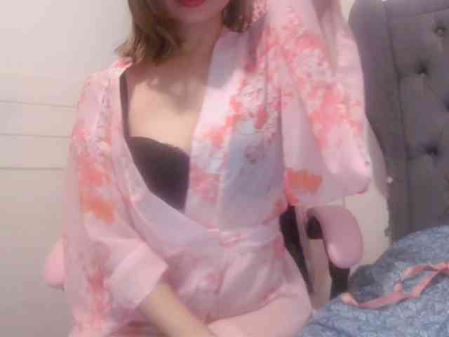 LivesAdrianne webcam