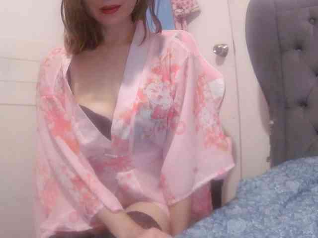 LivesAdrianne webcam