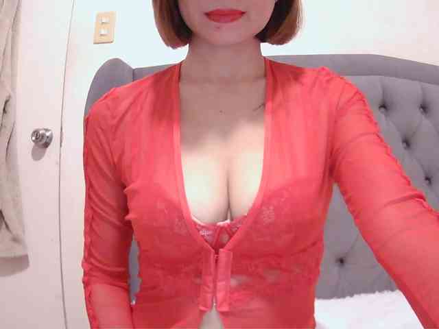 lovesAdrianna24 webcam