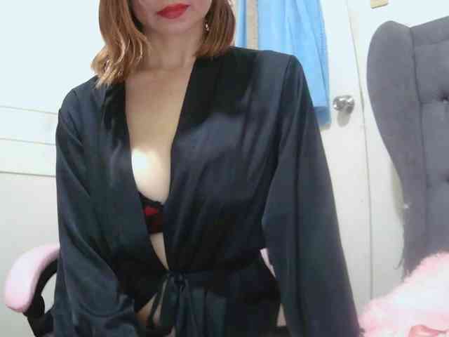 LivesAdrianne webcam