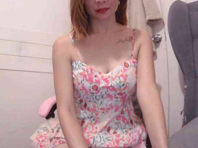 LivesAdrianne webcam
