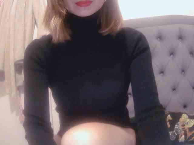 LivesAdrianne webcam