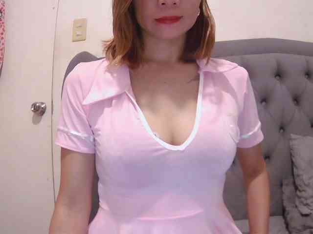 LivesAdrianne webcam