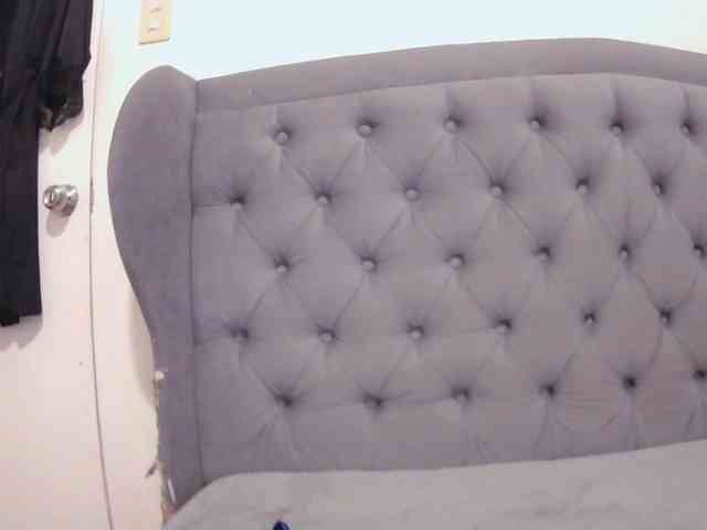 LivesAdrianne webcam