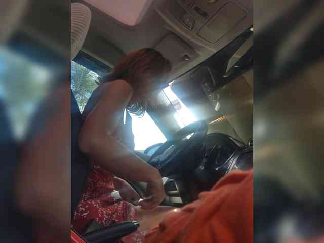 LivesAdrianne webcam