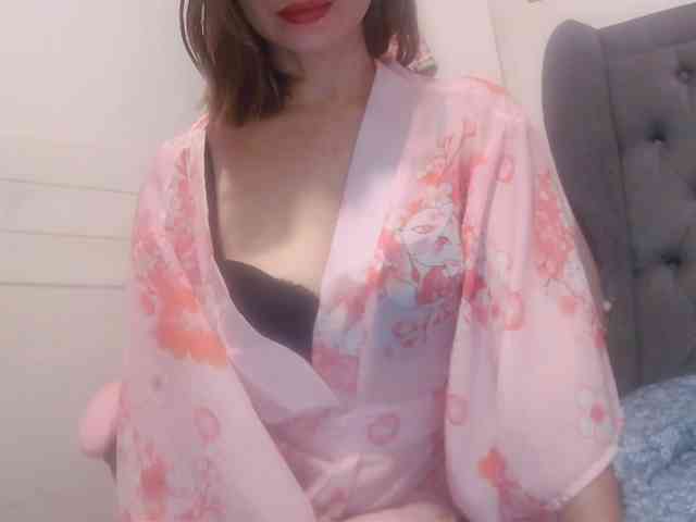 LivesAdrianne webcam