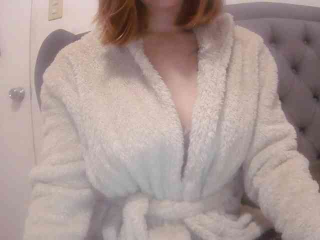 LivesAdrianne webcam