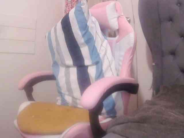 LivesAdrianne webcam