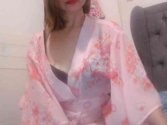 LivesAdrianne webcam