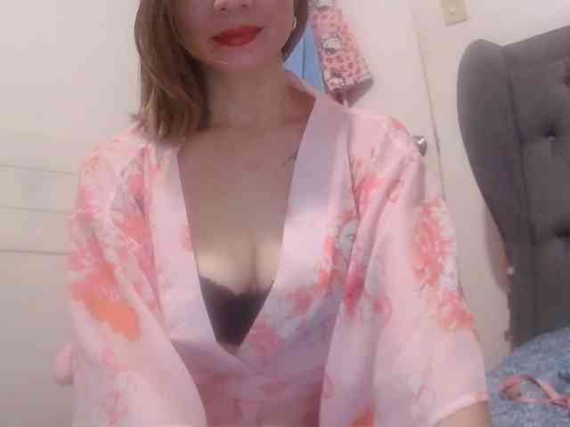 LivesAdrianne webcam