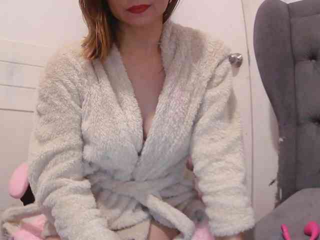 LivesAdrianne webcam