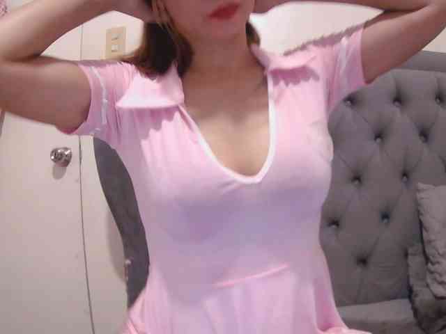 LivesAdrianne webcam