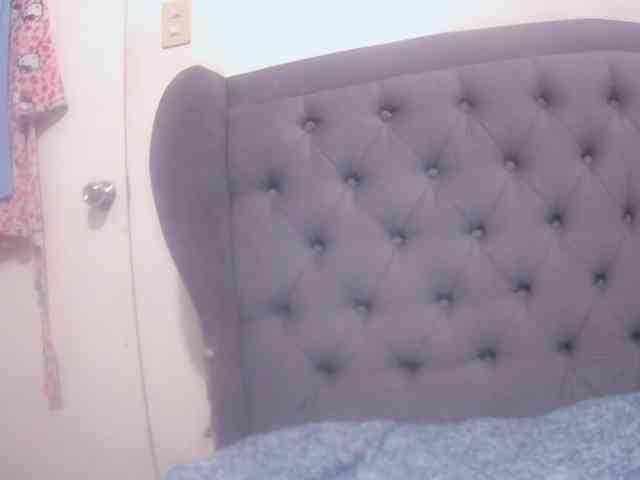 LivesAdrianne webcam