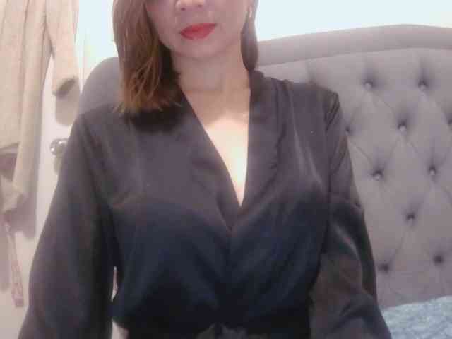 LivesAdrianne webcam