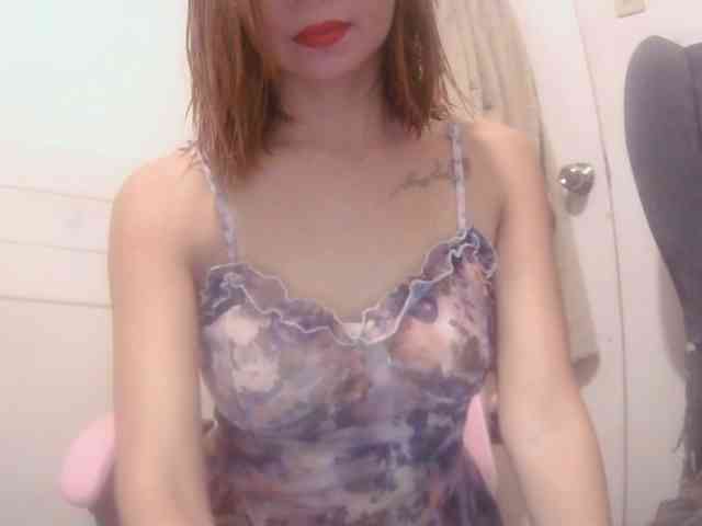 LivesAdrianne webcam