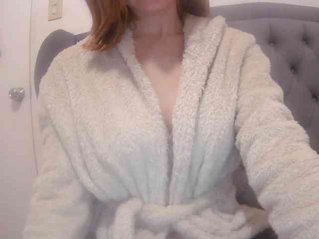 LivesAdrianne webcam