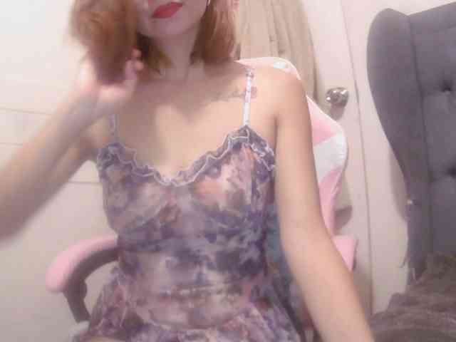 LivesAdrianne webcam