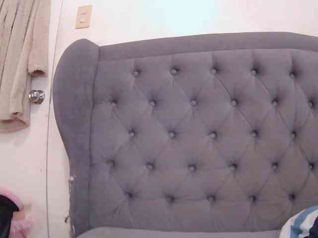 LivesAdrianne webcam