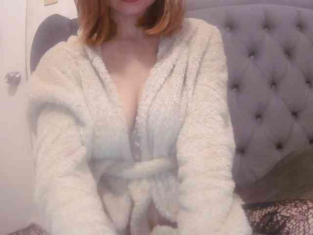 LivesAdrianne webcam