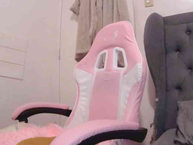 LivesAdrianne webcam