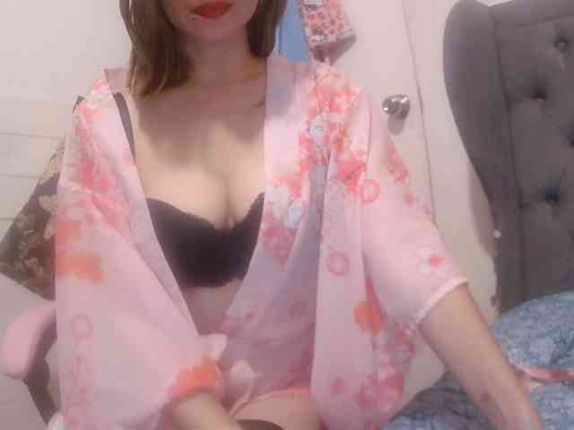 LivesAdrianne webcam