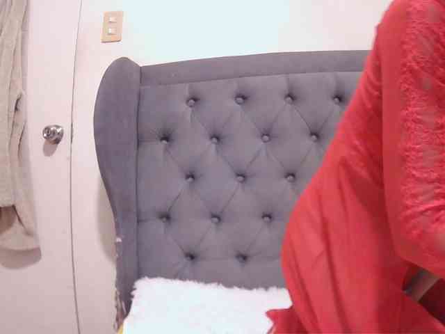 lovesAdrianna24 webcam