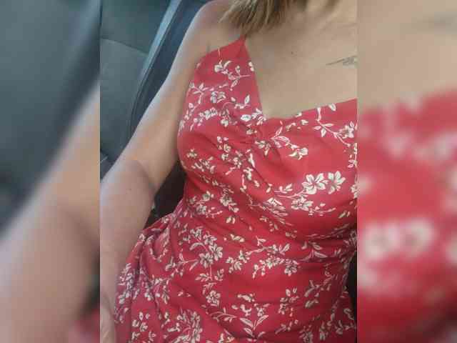 LivesAdrianne webcam