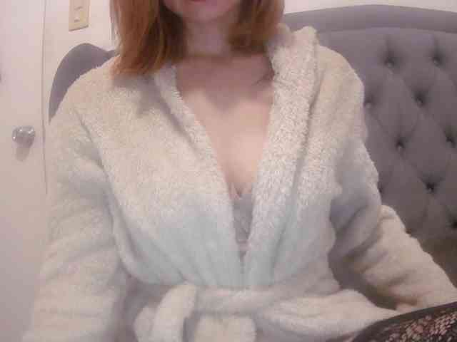 LivesAdrianne webcam