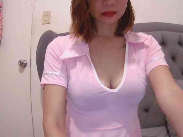 LivesAdrianne webcam