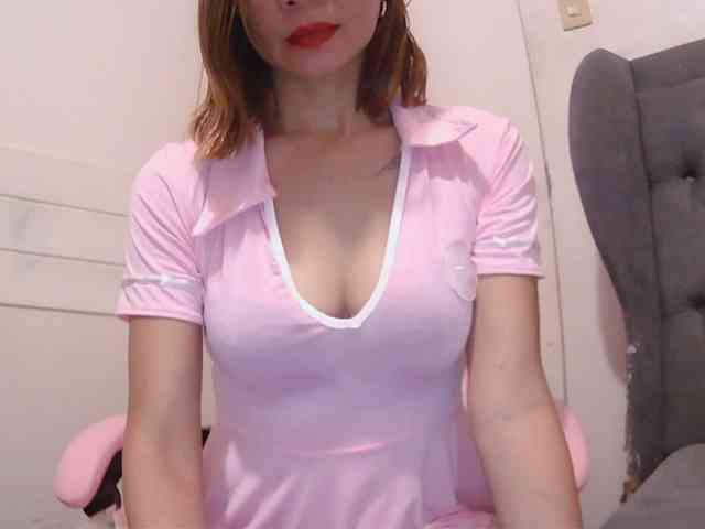 LivesAdrianne webcam