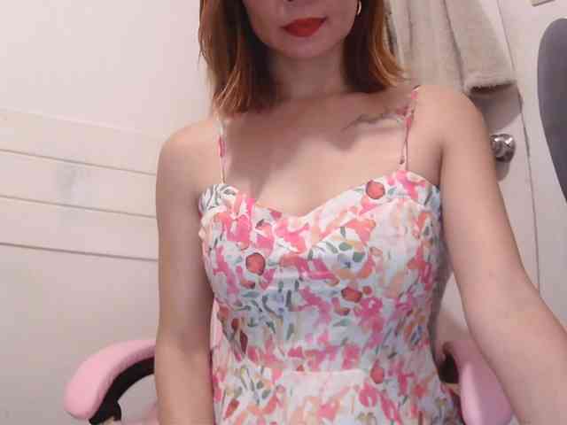 LivesAdrianne webcam