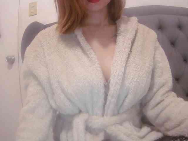 LivesAdrianne webcam