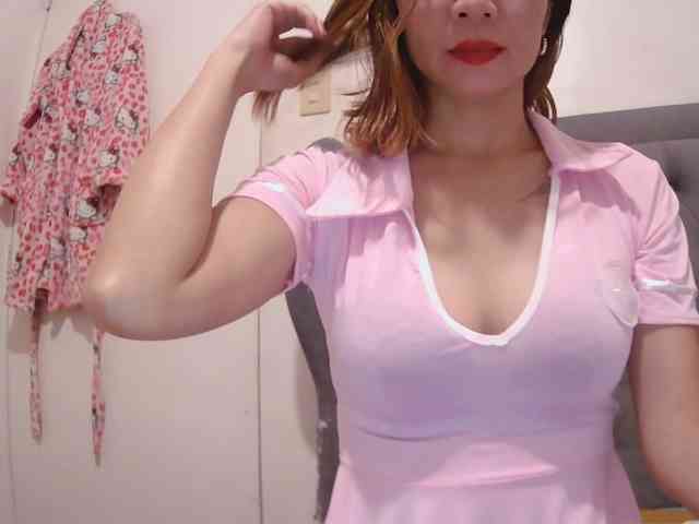 LivesAdrianne webcam