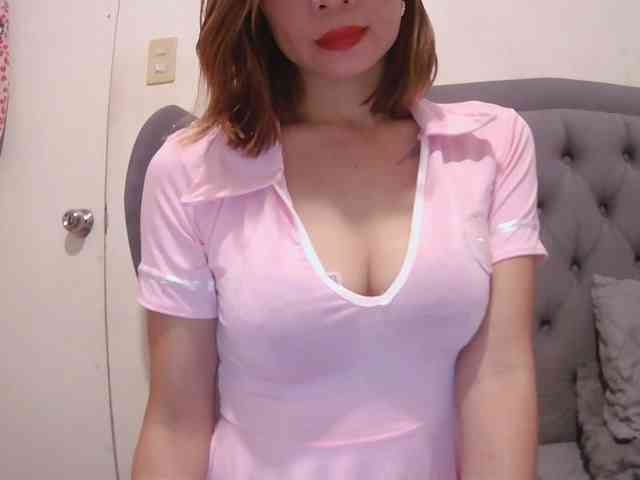 LivesAdrianne webcam