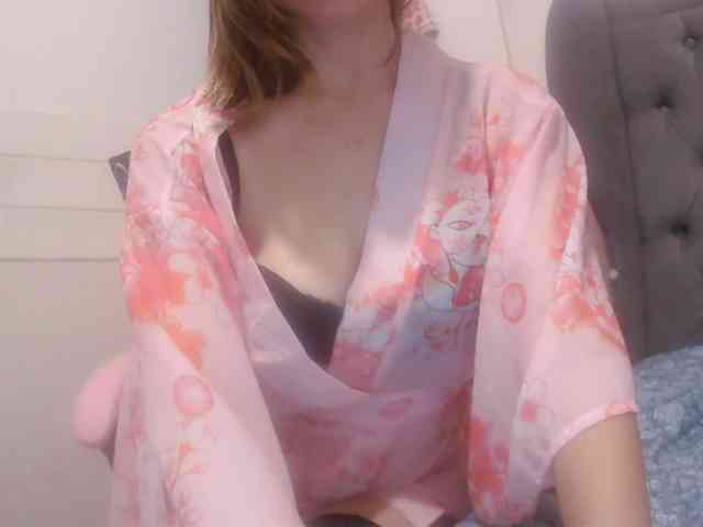 LivesAdrianne webcam