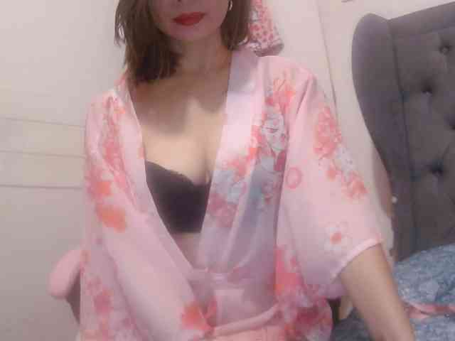 LivesAdrianne webcam