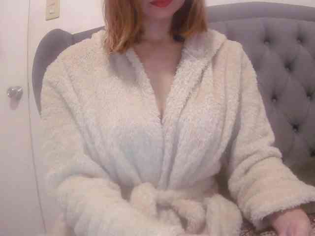 LivesAdrianne webcam