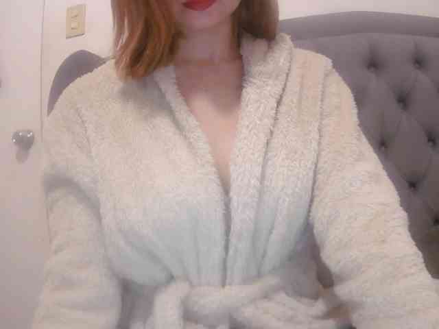 LivesAdrianne webcam