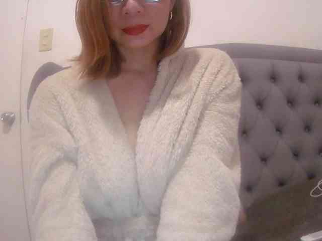 LivesAdrianne webcam