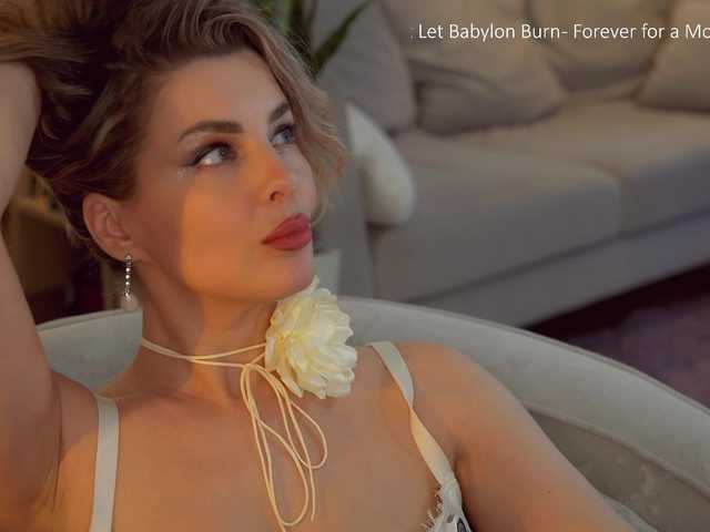  -Queen-Maria- chat room