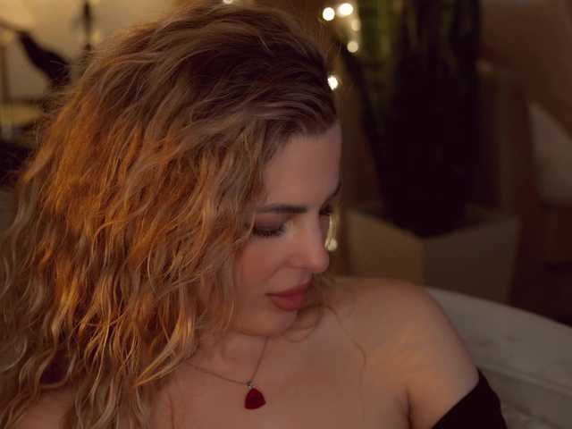 -Queen-Maria-'s BongaCams show and profile