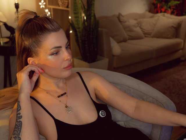 -Queen-Maria-'s BongaCams show and profile