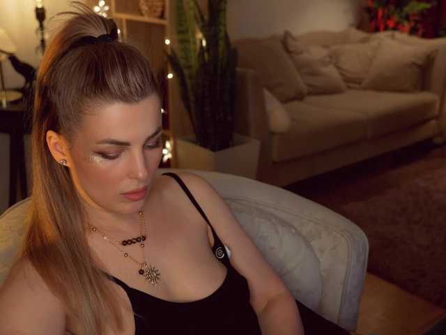 -Queen-Maria-'s BongaCams show and profile