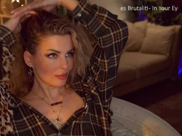 -Queen-Maria-'s BongaCams show and profile