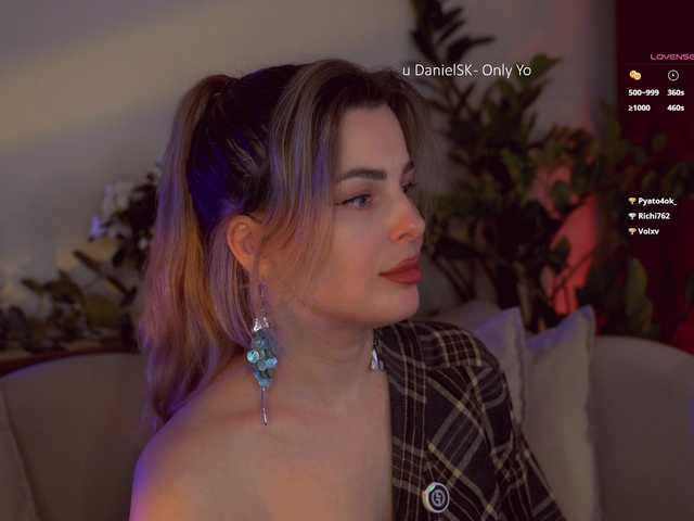 -Queen-Maria-'s BongaCams show and profile