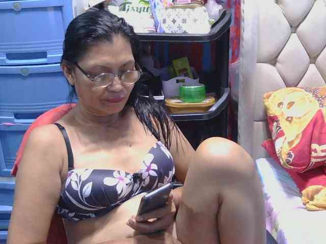 hOtGranny4u